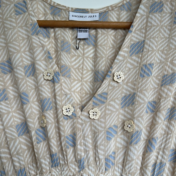 Sincerely Jules Maxi Dress XS Women's Sleeveless Tiered Beige Blue Geo Buttons - Picture 6 of 12